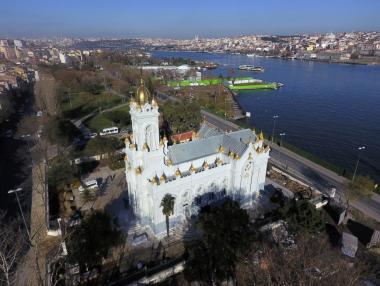 Желязната църква отново се превръща в сензация
