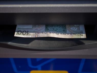 Без допълнителни такси при пазаруване и теглене на пари в други държави от ЕС