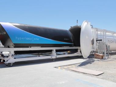 Hyperloop One може да свърже трите лондонски летища