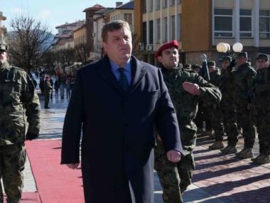 Каракачанов: Ще се въведе доброволна казарма