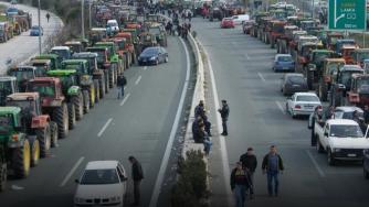 Гръцките фермери готвят пътни блокади