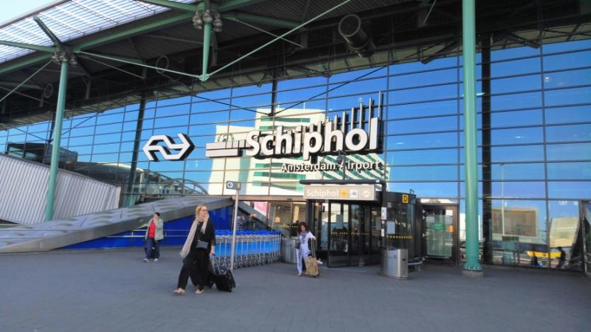 Амстердамското летище Schiphol затвори напълно за полети