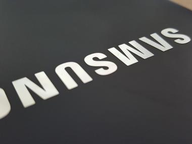 Samsung патентова дисплей с „вградени“ камера и бутон