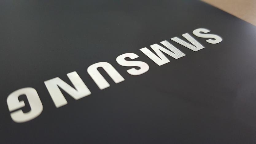 Samsung патентова дисплей с „вградени“ камера и бутон