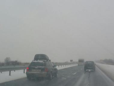 Над 180 населени места в страната останаха без ток, затворени са пътища и проходи