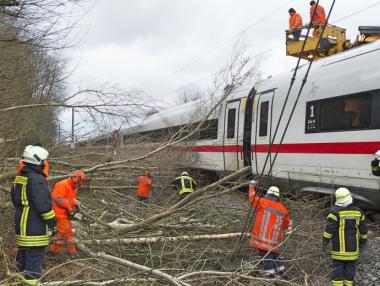 Зимната буря взе поне десет жертви в четири страни в Европа