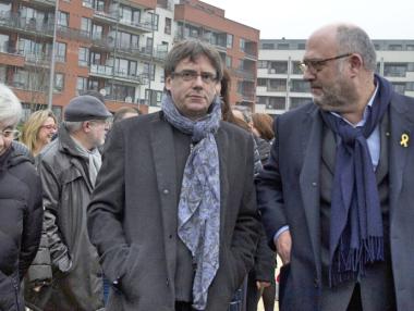 Пучдемон иска да управлява Каталуния през интернет