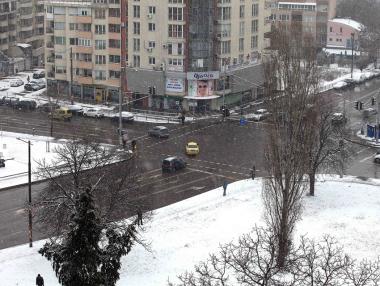 Над 140 снегорина почистват София