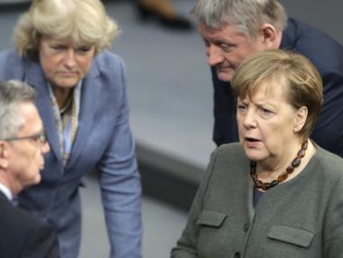 Партията на Шулц иска още отстъпки от Меркел