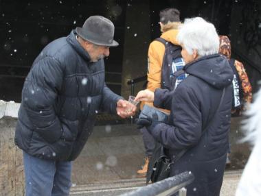 Повечето българи смятат, че сме бедна и корумпирана страна