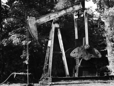 Петролът прехвърли 71 долара за барел