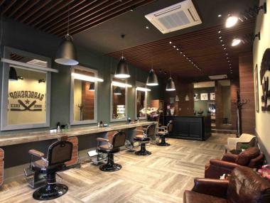 Луксозен бръснарски салон отвори врати в центъра на София
