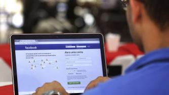 Facebook: Руски тролове са създали 129 събития по спорни теми като миграцията