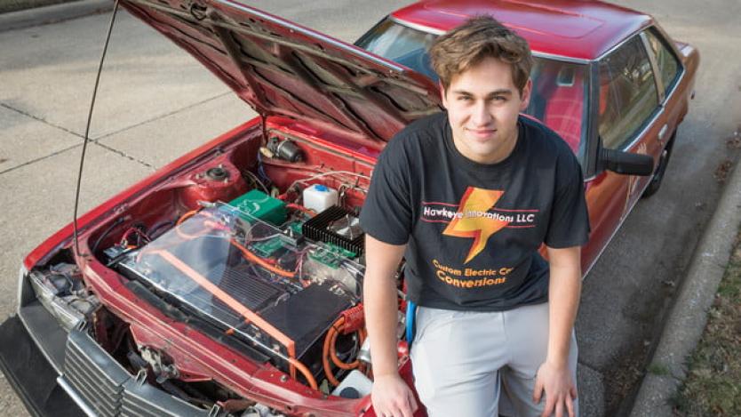 Адам Лансинг – момчето, което преобразува стара Toyota в работещ електромобил
