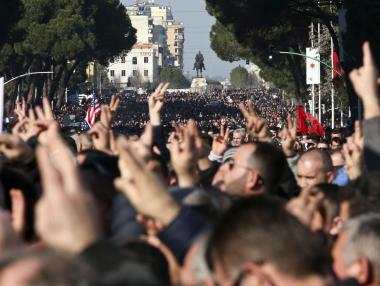 Хиляди излязоха на протест в Албания