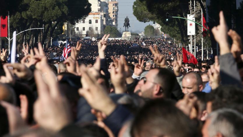 Хиляди излязоха на протест в Албания