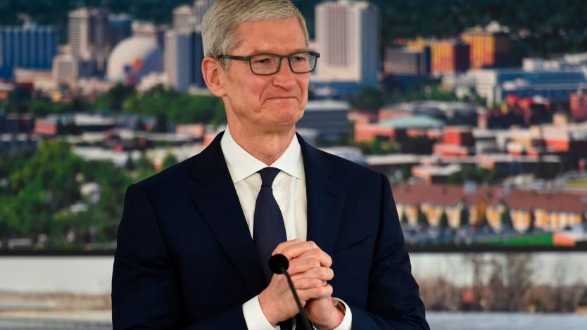 Инвеститорите в напрегнато очакване на един от най-горещите отчети – този на Apple