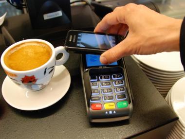 Amazon и Starbucks вървят по пътя на безкасовите плащания