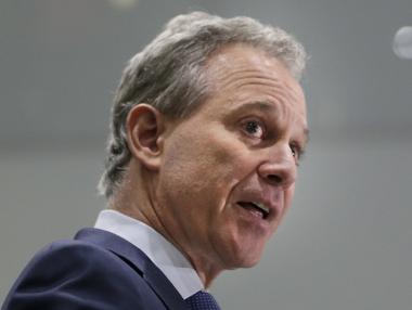 Главен прокурор от САЩ разследва компания, продавала последователи