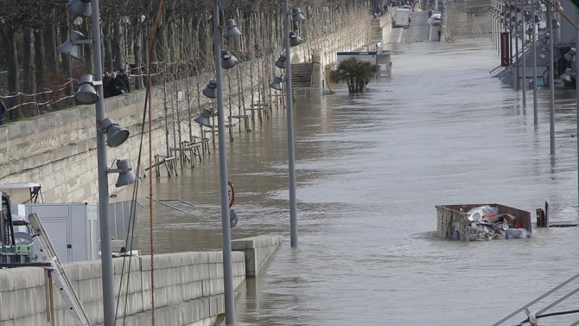 Нивото на река Сена в Париж достигна близо 6 метра