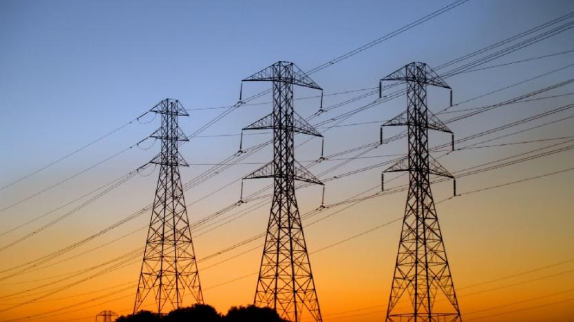 Държавни дружества и „облагодетелствани търговци“ деформират пазара на ток