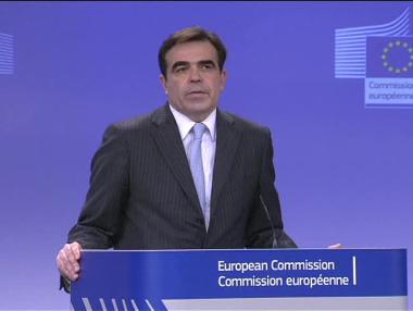 ЕК призова Берлин да проучи автопроизводителите заради тестовете с хора и маймуни