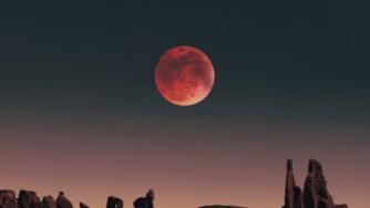 Красивата „супер синя кървава луна“ в снимки