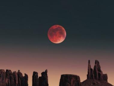 Красивата „супер синя кървава луна“ в снимки