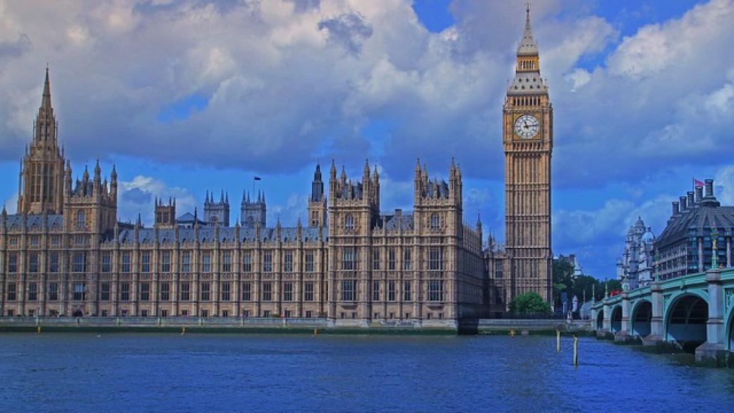 12 впечатляващи парламентарни сгради