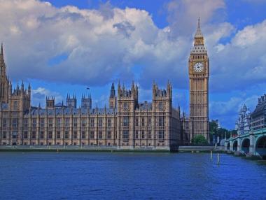 12 впечатляващи парламентарни сгради