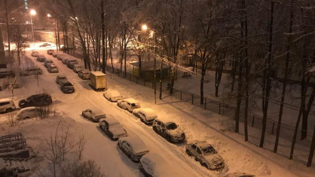 Москва е затрупана под „снеговалежа на века“