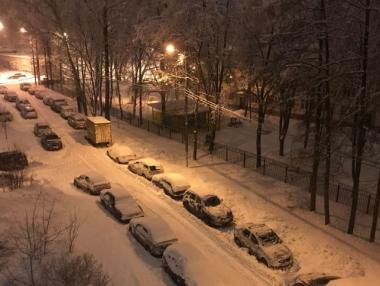 Москва е затрупана под „снеговалежа на века“