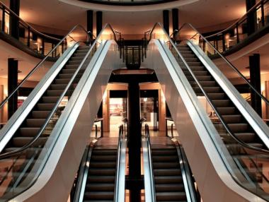 С какво търговските центрове привличат посетители