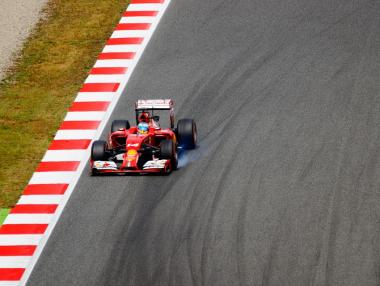 Формула 1 заменя моделите на пистата с деца