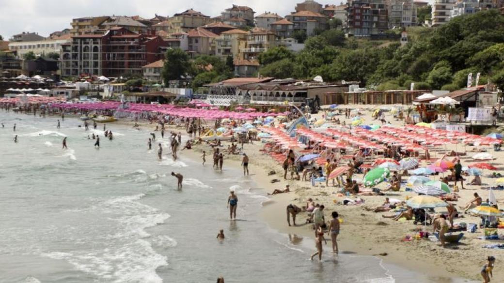 Почти половината българи почиват в родни курорти