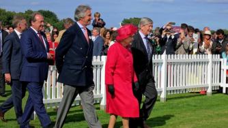 Какво похапва британската кралица на закуска, обяд и вечеря