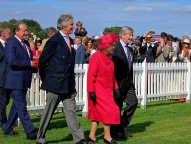 Какво похапва британската кралица на закуска, обяд и вечеря