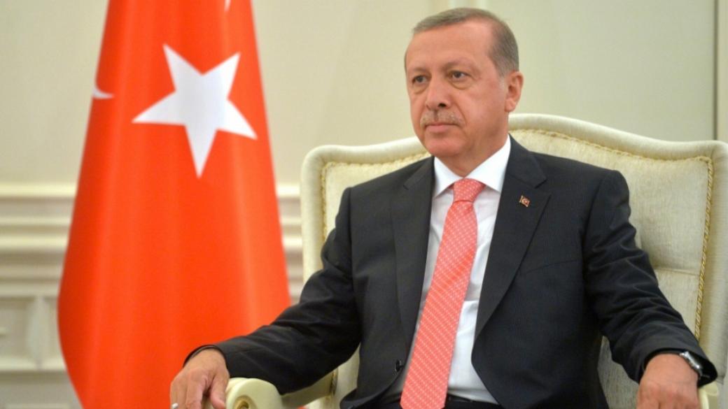 Туск и Юнкер поканиха Ердоган на среща в София