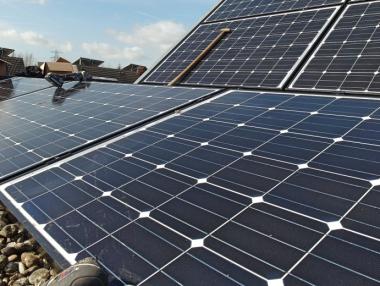 Соларната индустрия в САЩ е съкратила 10 хил. работни места