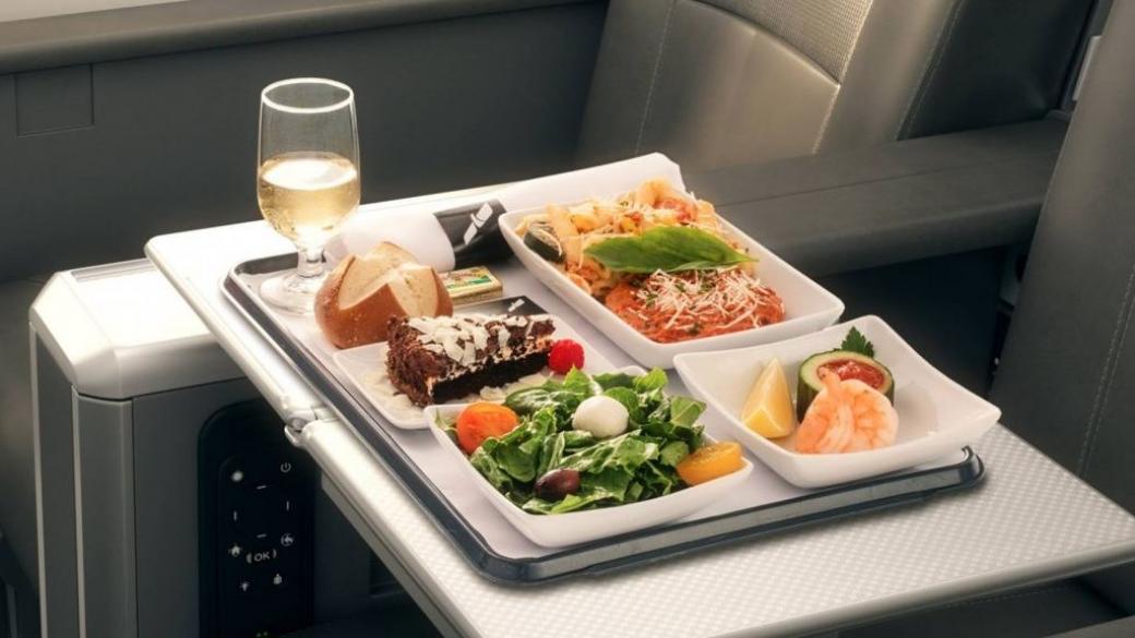 Защо пилотите винаги ядат различна храна от пътниците