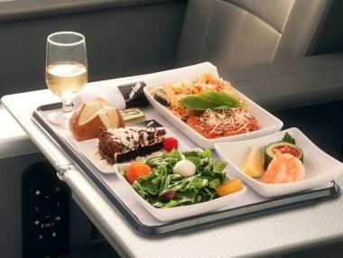 Защо пилотите винаги ядат различна храна от пътниците