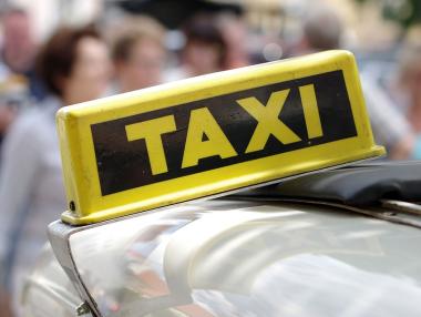 Компания предлага 6-минутни срещи за запознанства в такси