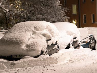 Снежна буря блокира хиляди пътници в САЩ
