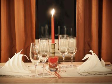 Романтична вечеря е най-популярният подарък за Св. Валентин