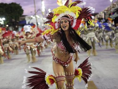 Феерия от красота по улиците на Рио