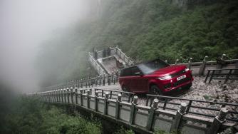 Първият SUV, който се изкачи до вратата към Рая в Китай