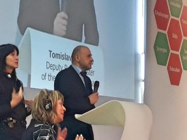 Новите социални предизвикателства стават приоритет пред асфалта