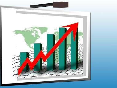 Горивата и комуналните услуги държат инфлацията около 2%