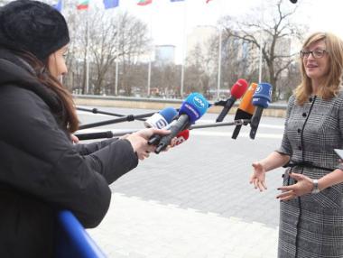 Захариева: Трябва да работим заедно за спиране на военните действия в Сирия