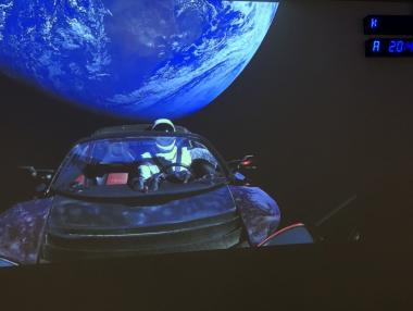 Нов сайт ни позволява да следим Tesla-та в космоса